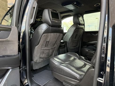 Used 2018 Cadillac Escalade ESV Platinum AWD/4WD image 45