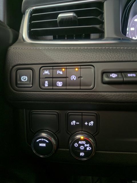 Used 2023 GMC Yukon Denali RWD image 36