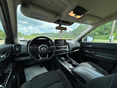Used 2022 Nissan Pathfinder SV AWD/4WD image 6