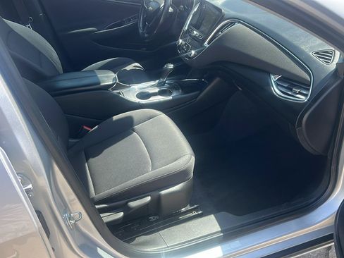 Used 2018 Chevrolet Malibu LT FWD image 17