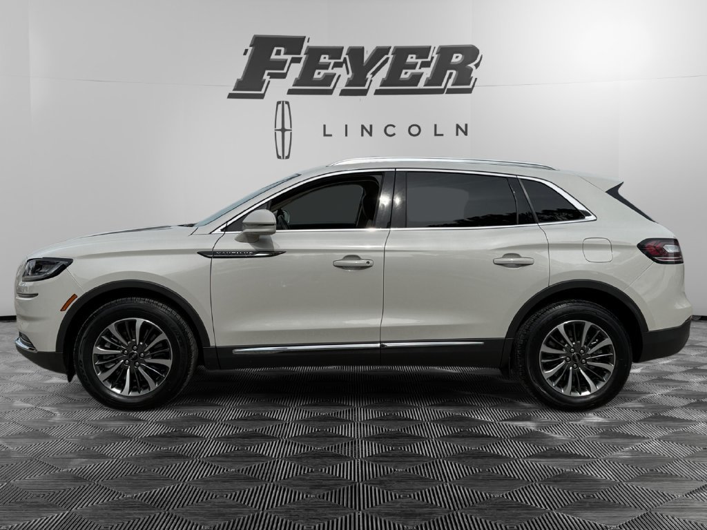 Used 2023 Lincoln Nautilus AWD w/ Premium Package image 2