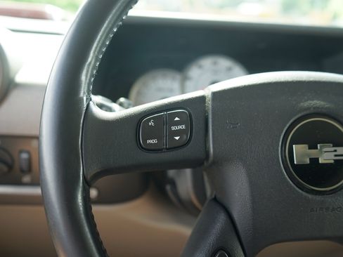 Used 2004 HUMMER H2 w/ Preferred Equipment Group AWD/4WD image 17