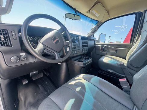 Used 2022 GMC Savana 3500 Extended w/ Power Convenience Package RWD image 11