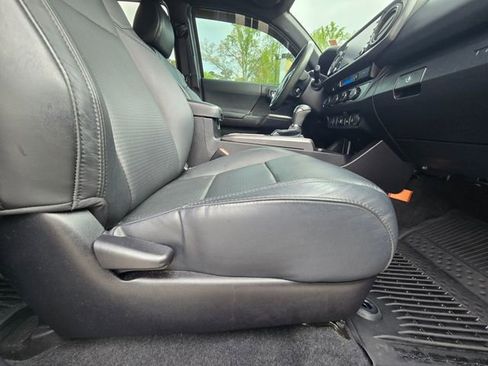 Used 2021 Toyota Tacoma TRD Sport w/ TRD Premium Sport Package image 17