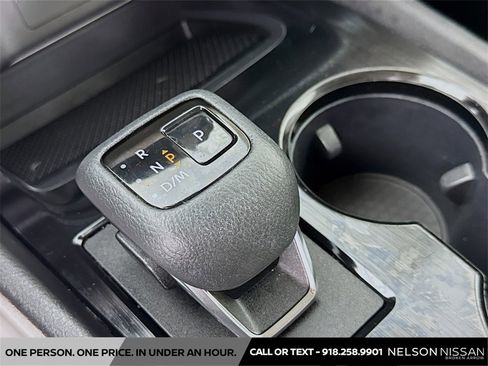 Used 2022 Nissan Rogue SV image 16