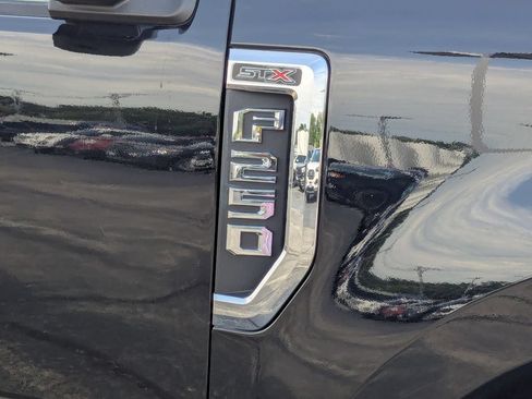 Used 2018 Ford F250 XL w/ STX Appearance Package AWD/4WD image 24