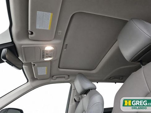 Used 2023 Toyota Highlander XLE FWD image 14