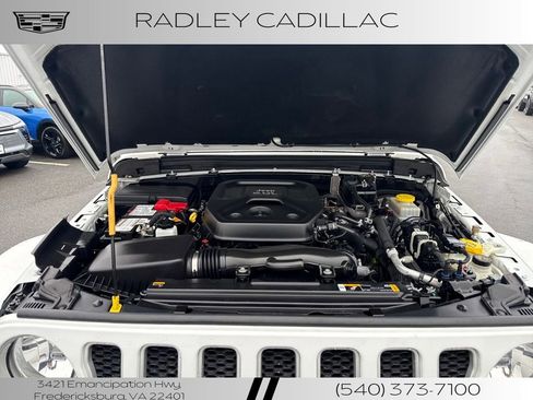 Used 2022 Jeep Wrangler Unlimited Sahara w/ Cold Weather Group AWD/4WD image 17