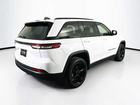 Used 2023 Jeep Grand Cherokee Altitude image 9