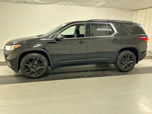 Used 2021 Chevrolet Traverse LT w/ LPO, Blackout Package image 6