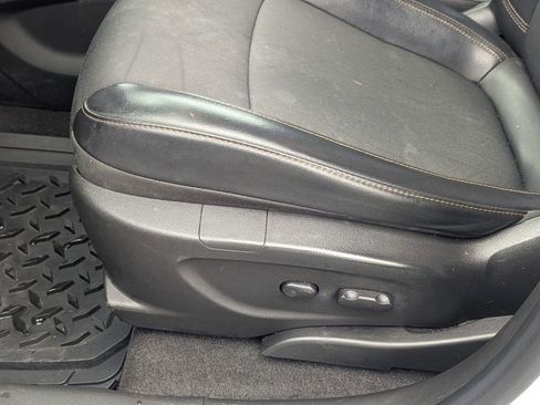 Used 2017 Chevrolet Trax LT w/ LT Convenience Package image 13