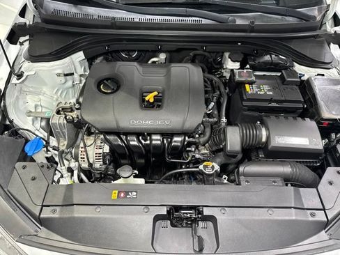 Used 2019 Hyundai Elantra SE w/ Cargo Package FWD image 6