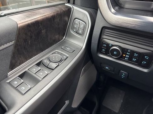 New 2025 Ford F250 Lariat w/ Black Appearance Package image 23
