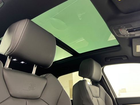 Used 2025 Audi Q3 2.0T Premium w/ Convenience Package image 16