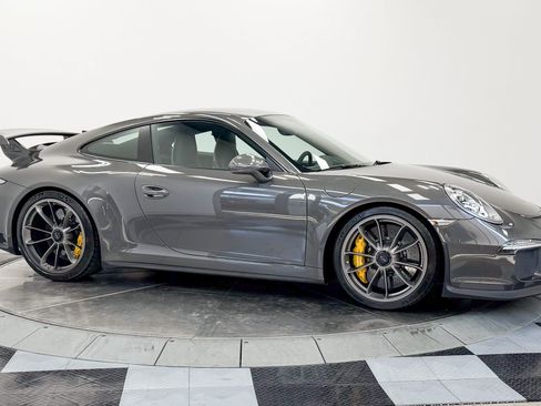 Used 2015 Porsche 911 GT3 RWD image 32