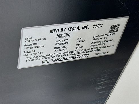 Used 2024 Tesla Cybertruck AWD Crew Cab image 31