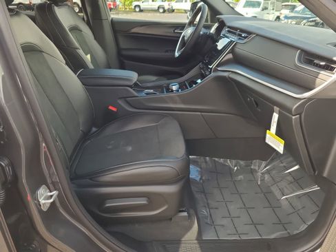 New 2025 Jeep Grand Cherokee Altitude w/ Trailer Tow Package image 22