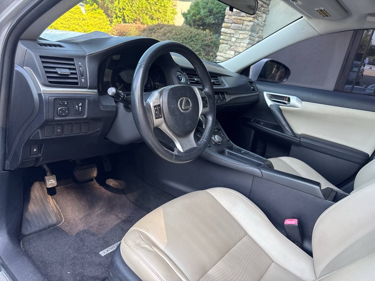 Used 2011 Lexus CT 200h Premium FWD image 11