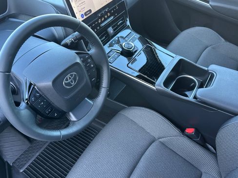 Used 2025 Toyota bZ4X FWD image 11