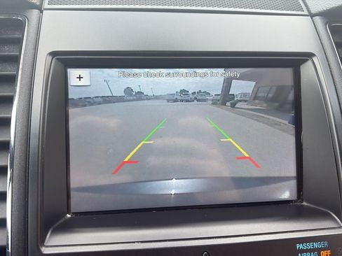 Used 2018 Ford Taurus Limited AWD/4WD image 17