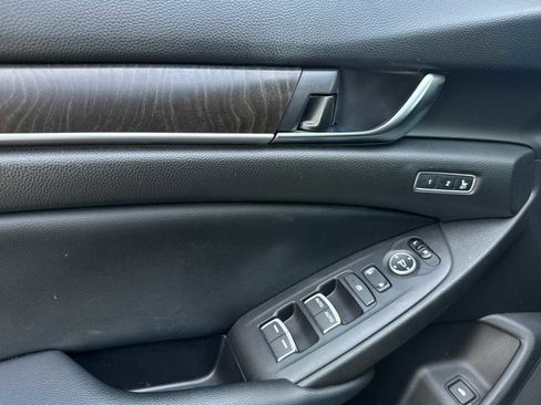 Used 2018 Honda Accord Touring image 11