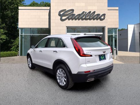 Certified 2022 Cadillac XT4 Luxury w/ Cold Weather Package AWD/4WD image 3