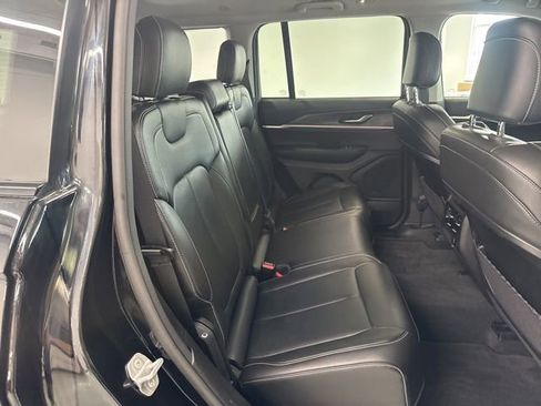 Used 2023 Jeep Grand Cherokee Limited AWD/4WD image 32