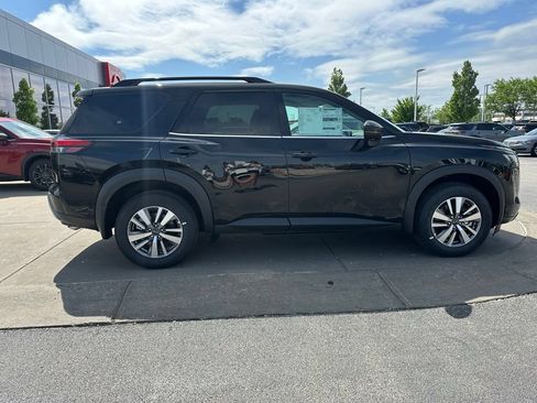 New 2026 Nissan Pathfinder SL AWD/4WD image 7