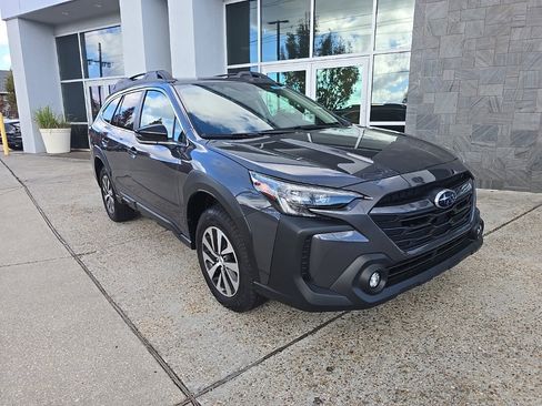 Used 2025 Subaru Outback Premium image 4