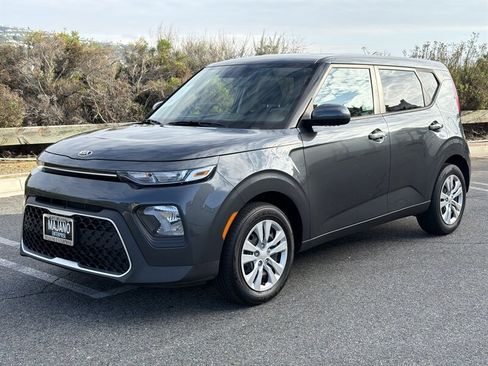 Used 2021 Kia Soul LX image 2