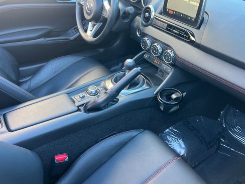 Used 2017 MAZDA MX-5 Miata RF Grand Touring image 16