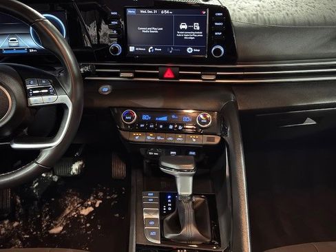 Used 2022 Hyundai Elantra SEL w/ Convenience Package image 17