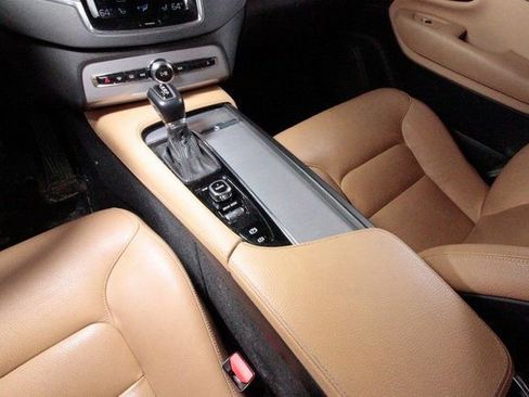 Used 2016 Volvo XC90 T6 Momentum image 10