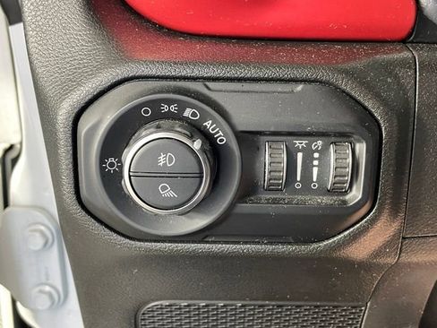 Certified 2022 Jeep Gladiator Rubicon w/ Cold Weather Group AWD/4WD image 10