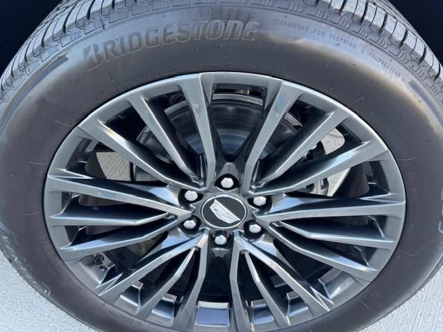 Used 2026 Cadillac Escalade ESV Platinum Sport w/ LPO, Floor Liner Package AWD/4WD image 26