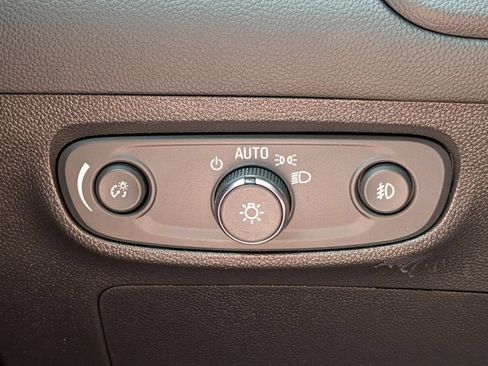 Used 2023 Buick Encore GX Essence w/ Experience Buick Package FWD image 35