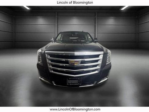 Used 2018 Cadillac Escalade ESV Luxury image 8
