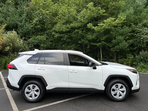 Used 2025 Toyota RAV4 LE AWD/4WD image 6