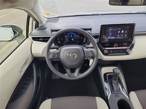Used 2026 Toyota Corolla LE FWD image 11