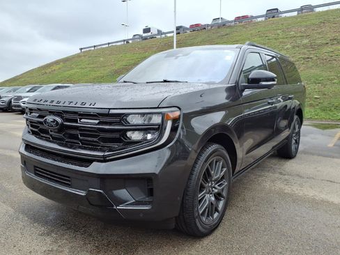 Used 2025 Ford Expedition Max Platinum w/ Stealth Performance Package image 3