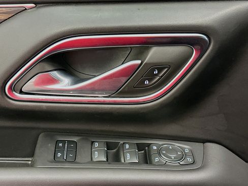 Used 2023 Chevrolet Suburban Premier image 15