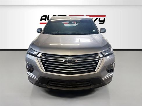 Used 2023 Chevrolet Traverse Premier image 2