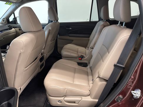 Used 2021 Honda Pilot Touring image 12