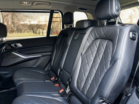 Used 2023 BMW X7 xDrive40i w/ Premium Package image 19