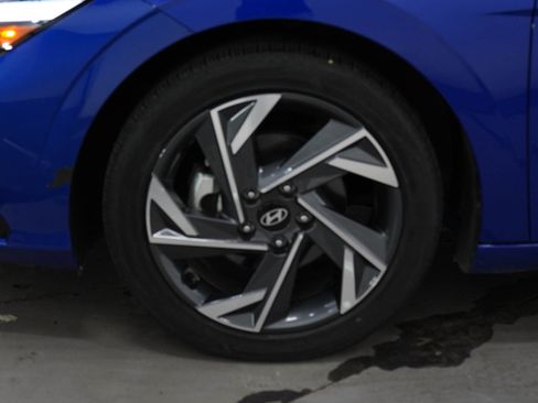 Used 2025 Hyundai Elantra SEL FWD image 54