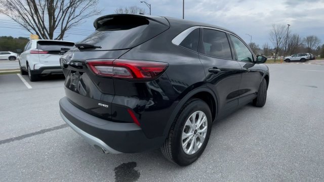 Used 2023 Ford Escape Active AWD/4WD image 2