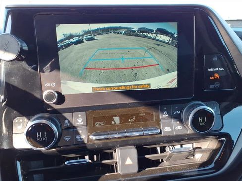 Used 2023 Toyota Highlander XLE image 21