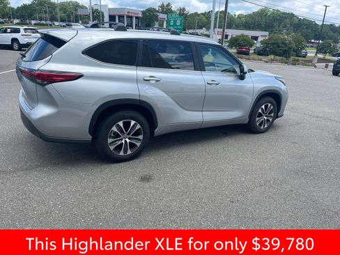 Used 2023 Toyota Highlander XLE FWD image 9