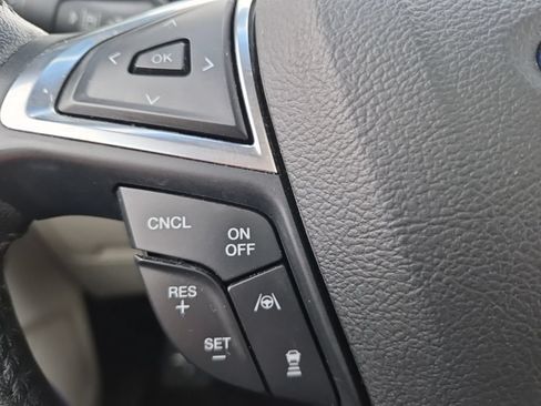 Used 2020 Ford Edge Titanium w/ Equipment Group 301A AWD/4WD image 17