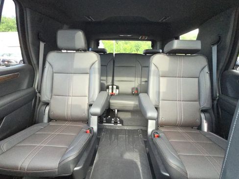 Used 2025 Chevrolet Tahoe High Country AWD/4WD image 25